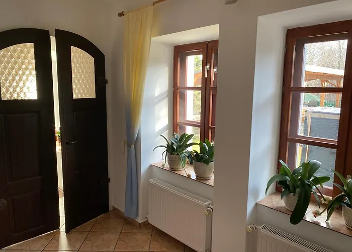 ゲストハウス Iwenica 3*